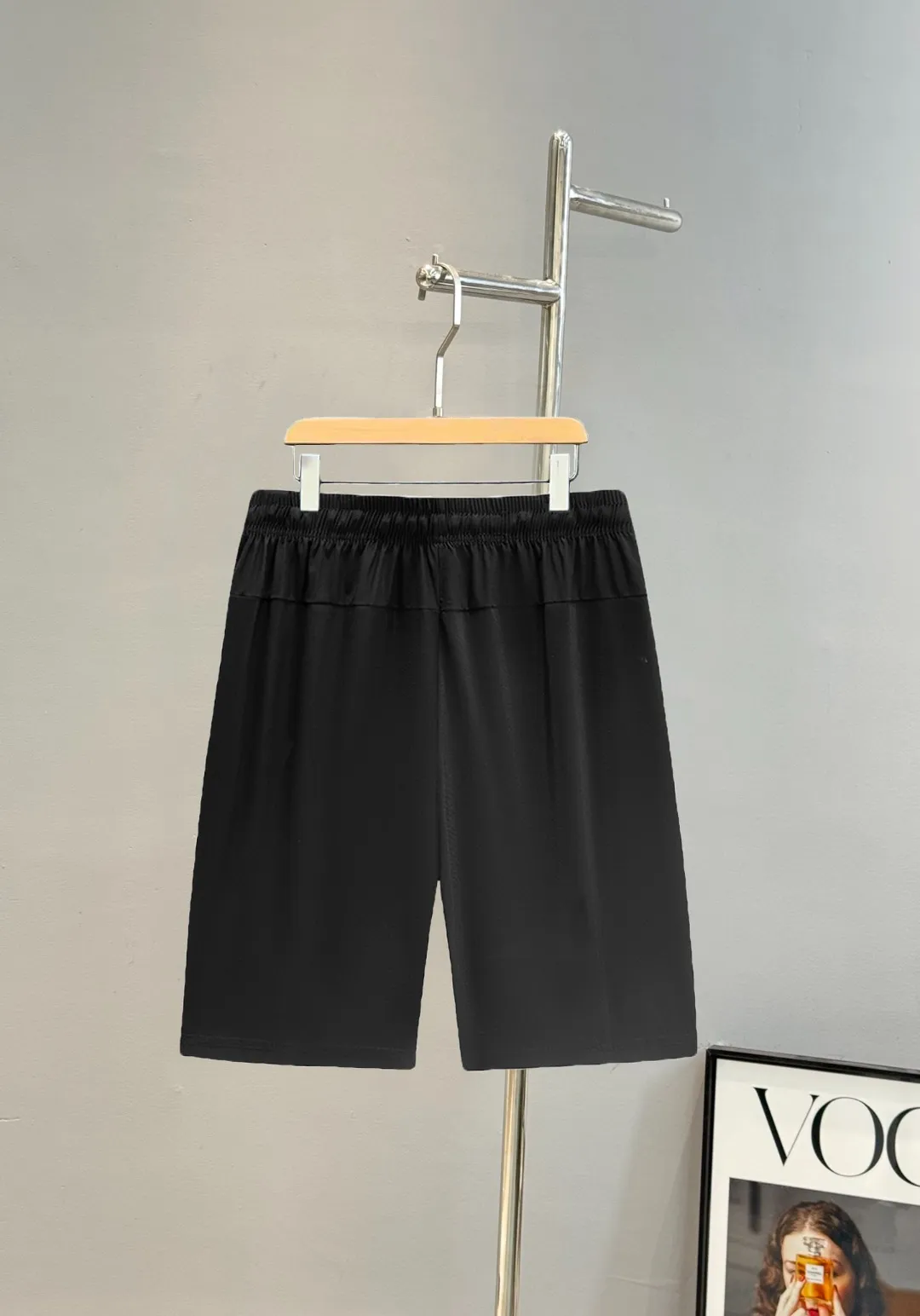 P170 Stone Island quick-drying ice silk sports and casual shorts. Recommended for high order! The material of these shorts is soft, keeping you cool and comfortable even on hot summer days. The fabric is lightweight, durable and super silky! Super elastic! It’s really super good-looking and easy to wear! The styles and colors are very rich, whether you are going to the mountains or the sea or on the streets of the city, they can meet your dressing needs ~ the king of outdoor versatility. Let you do whatever you want! Color: Black. Gray. Size: S-XL